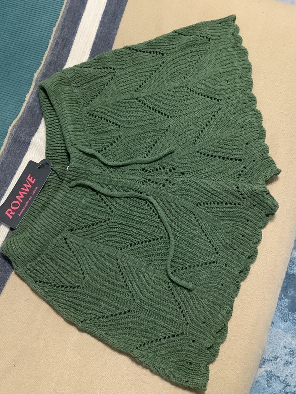 ROMWE Green Openwork Knit Scallop-Hem Shorts